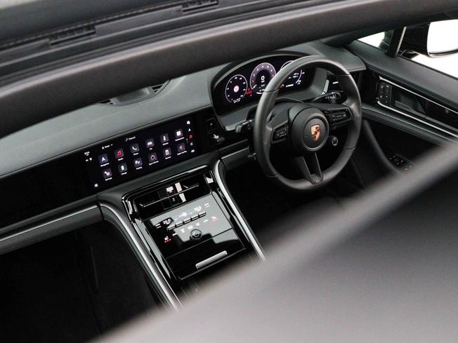 PORSCHE Panamera Photo 32