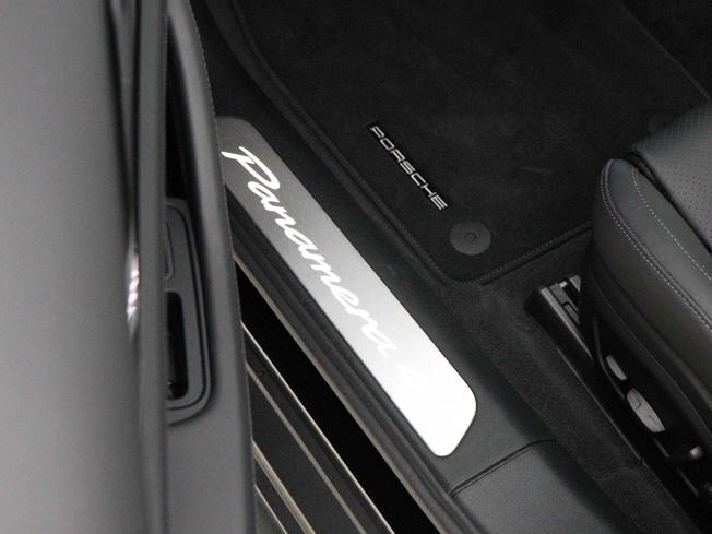 PORSCHE Panamera Photo 34
