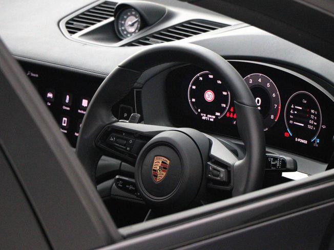 PORSCHE Panamera Photo 36