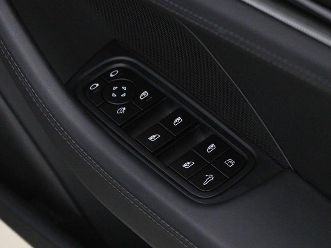 PORSCHE Panamera Photo 42