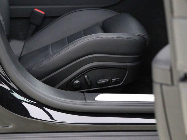 PORSCHE Panamera Photo 44