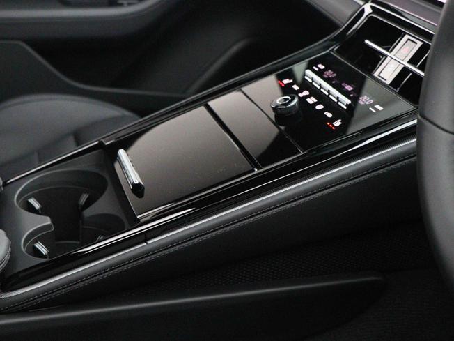 PORSCHE Panamera Photo 49