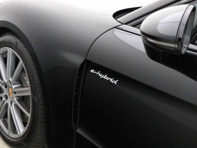 PORSCHE Panamera Photo 50