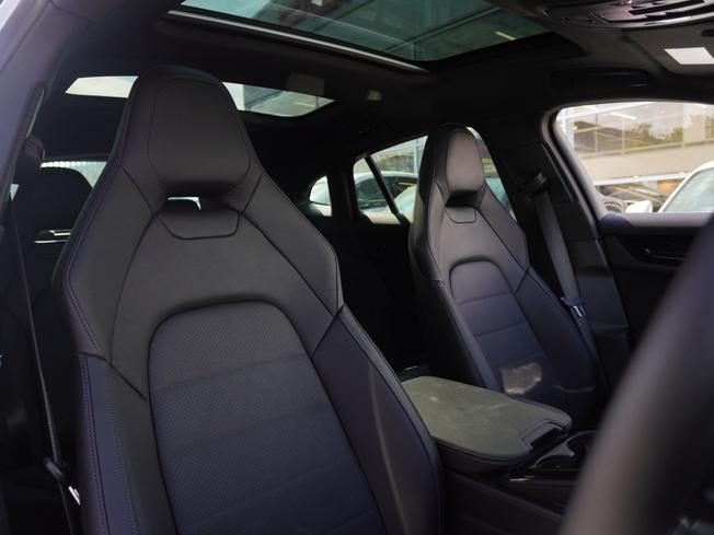 PORSCHE Panamera Photo 12
