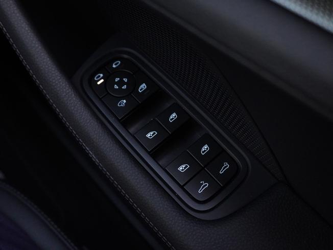 PORSCHE Panamera Photo 23