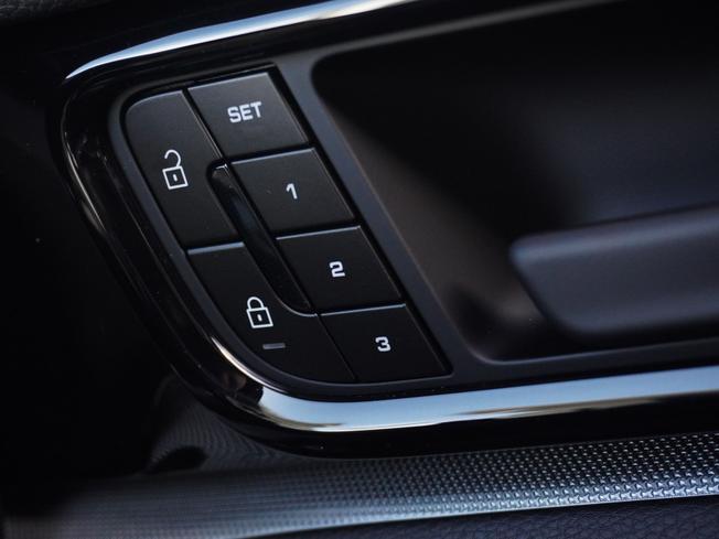 PORSCHE Panamera Photo 26