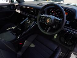 PORSCHE Panamera Photo 3