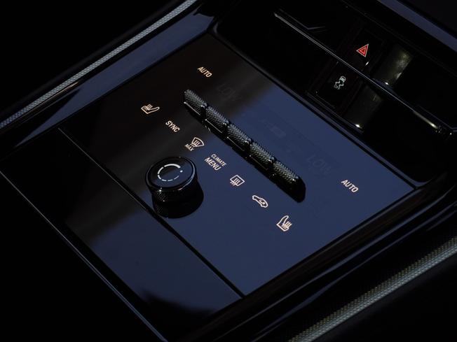 PORSCHE Panamera Photo 30