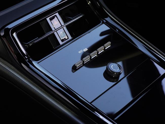 PORSCHE Panamera Photo 33
