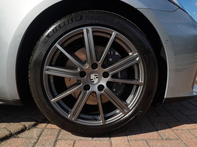 PORSCHE Panamera Photo 4