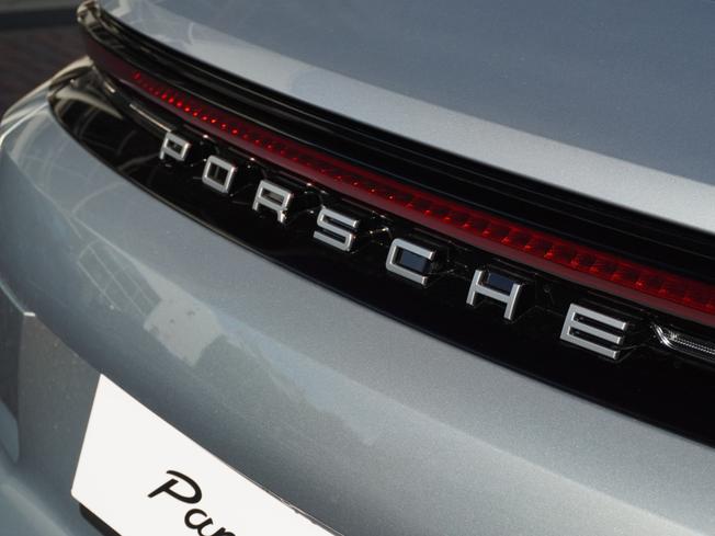 PORSCHE Panamera Photo 42