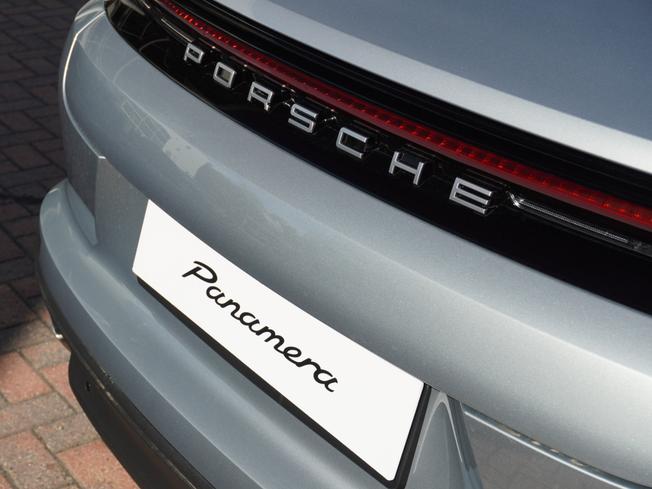PORSCHE Panamera Photo 43