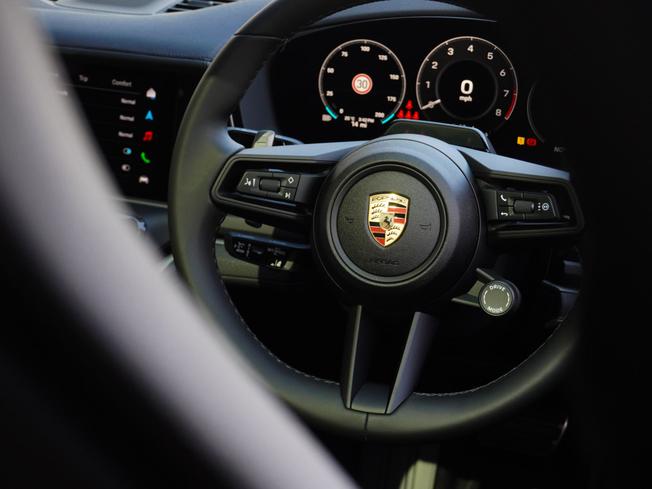 PORSCHE Panamera Photo 9