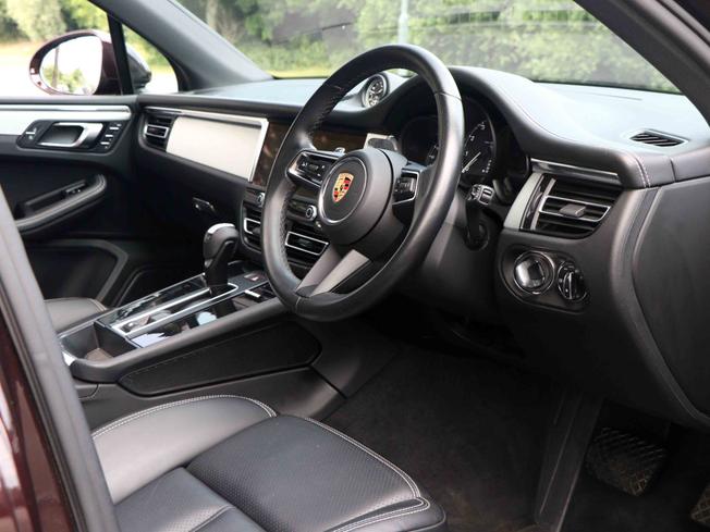 PORSCHE Macan Photo 19