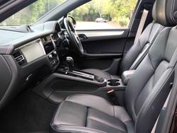 PORSCHE Macan Photo 2