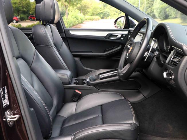 PORSCHE Macan Photo 20