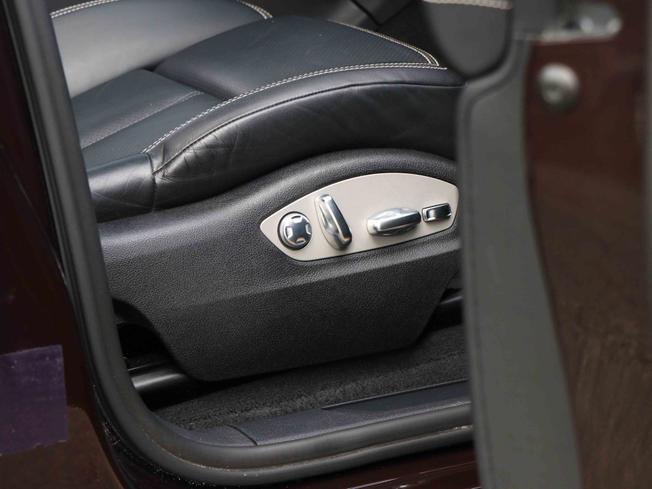 PORSCHE Macan Photo 21