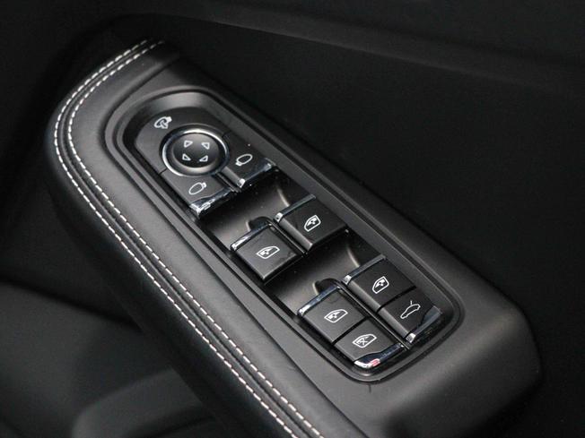 PORSCHE Macan Photo 22