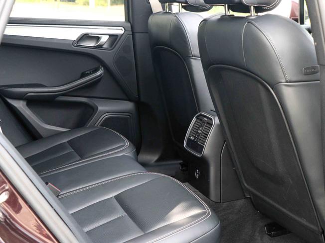 PORSCHE Macan Photo 24