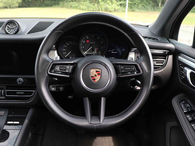 PORSCHE Macan Photo 25