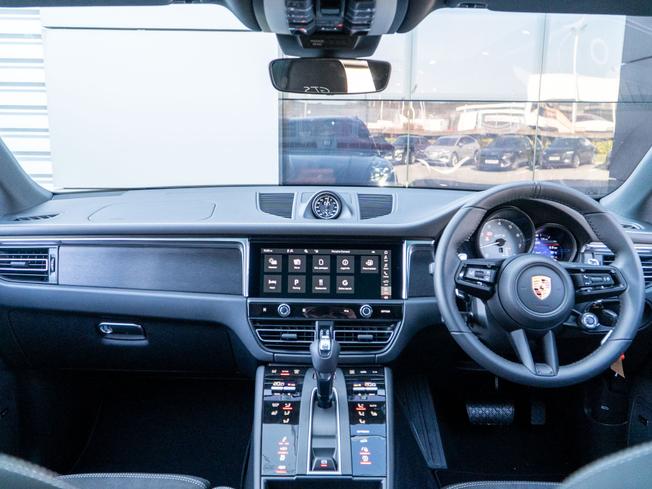 PORSCHE Macan Photo 10
