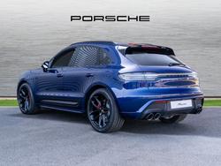 PORSCHE Macan Photo 2