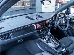 PORSCHE Macan Photo 3