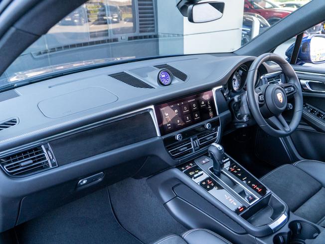 PORSCHE Macan Photo 3