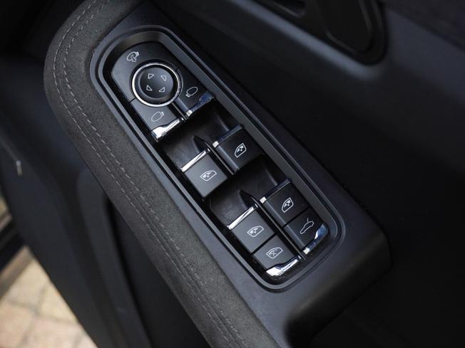PORSCHE Macan Photo 26