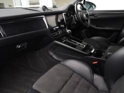 PORSCHE Macan Photo 3