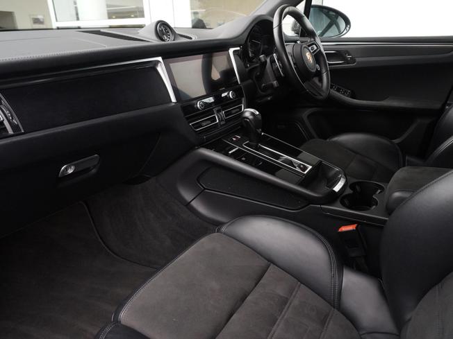 PORSCHE Macan Photo 3