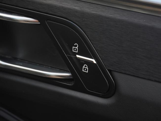 PORSCHE Macan Photo 33