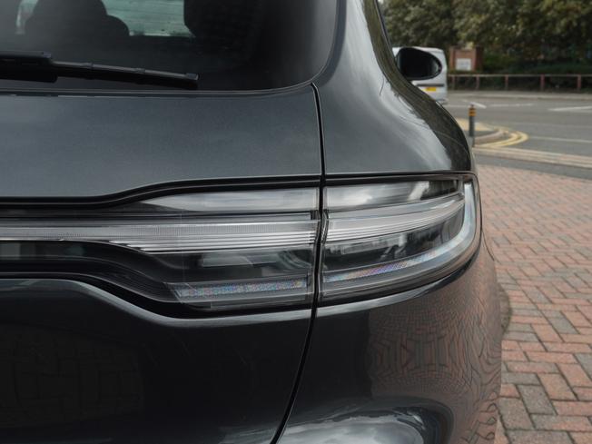 PORSCHE Macan Photo 39