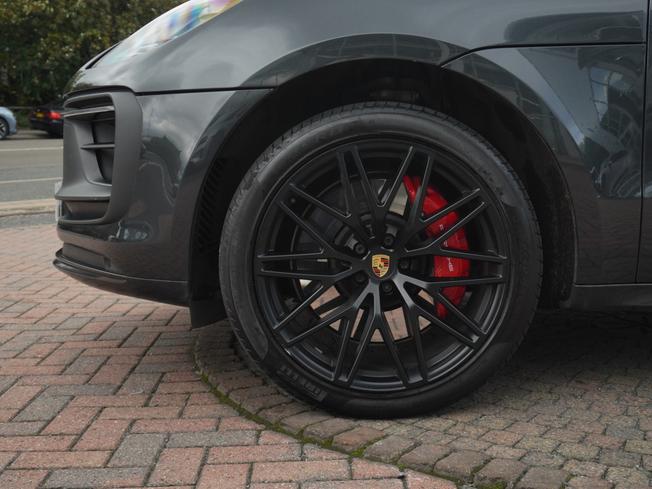 PORSCHE Macan Photo 4
