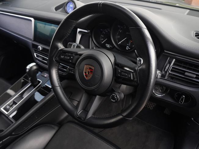 PORSCHE Macan Photo 8