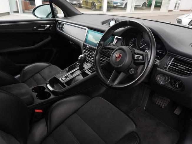 PORSCHE Macan Photo 9
