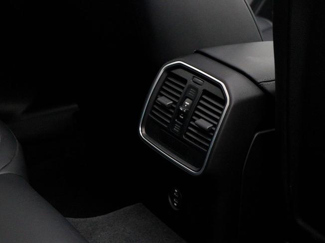 PORSCHE Macan Photo 26