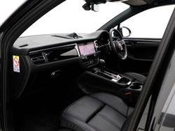 PORSCHE Macan Photo 3
