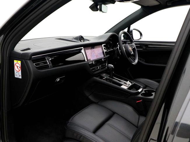 PORSCHE Macan Photo 3