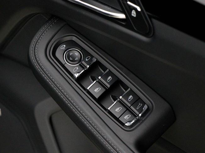 PORSCHE Macan Photo 36