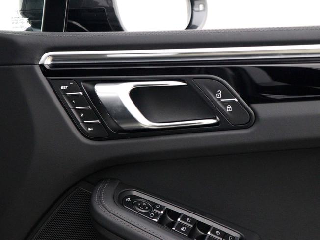 PORSCHE Macan Photo 37