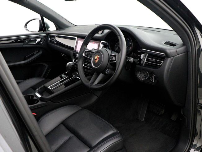 PORSCHE Macan Photo 38
