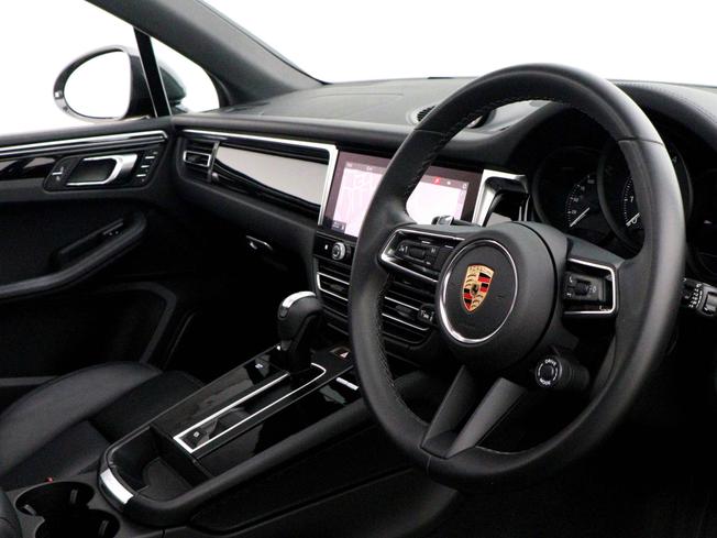 PORSCHE Macan Photo 39