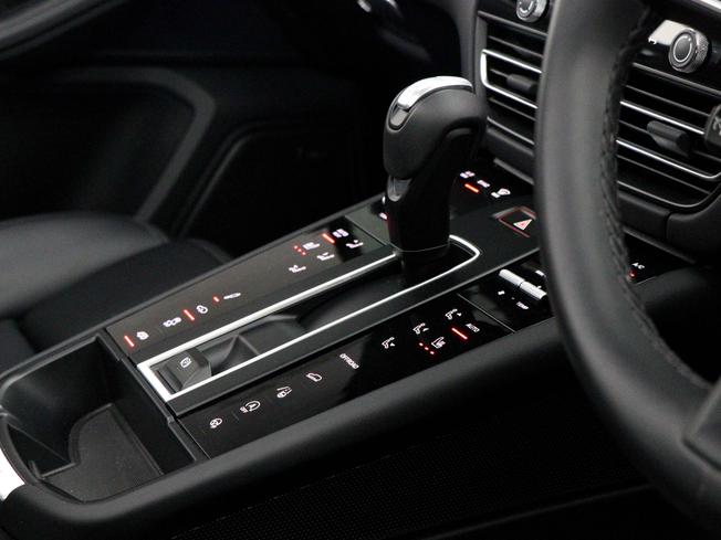 PORSCHE Macan Photo 49
