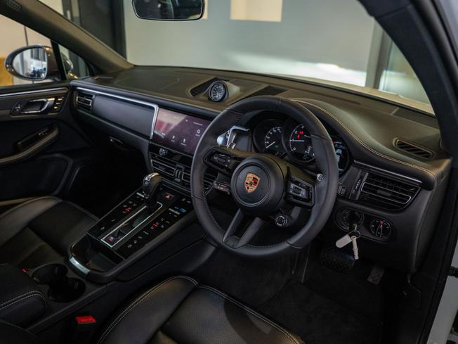 PORSCHE Macan Photo 10