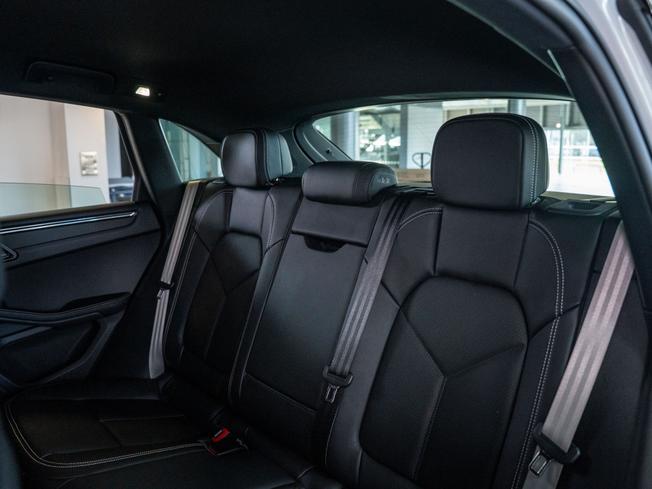 PORSCHE Macan Photo 15