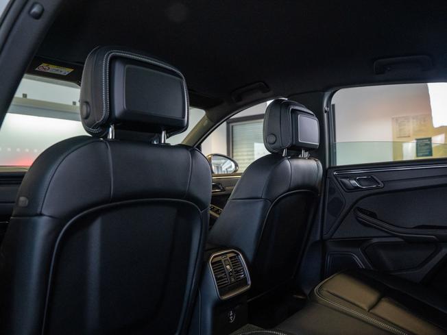 PORSCHE Macan Photo 18
