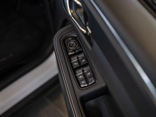 PORSCHE Macan Photo 26
