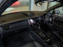 PORSCHE Macan Photo 3
