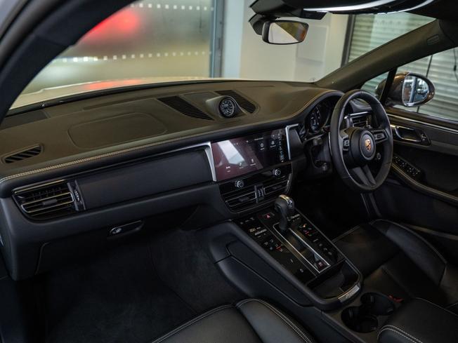 PORSCHE Macan Photo 3